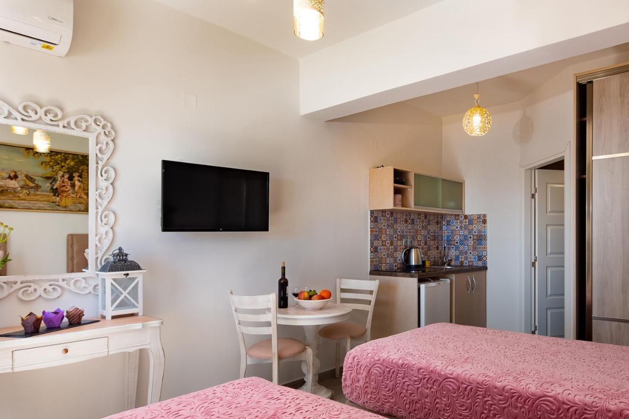 Elimia Suites & Studios Makrýgialos エクステリア 写真